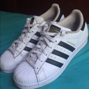 Adidas shoes size 5 1/2 in kids and 8 in women’s